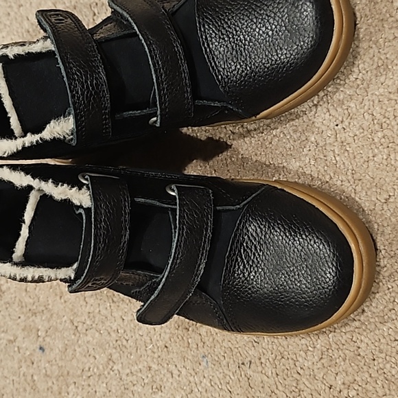 Boys uggs - Picture 2 of 4